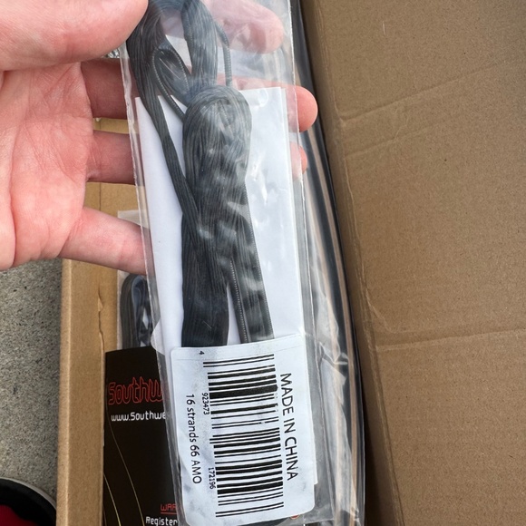 Southwest Archery 64" Spyder XL Takedown Recurve Bow with accessories - Picture 2 of 16